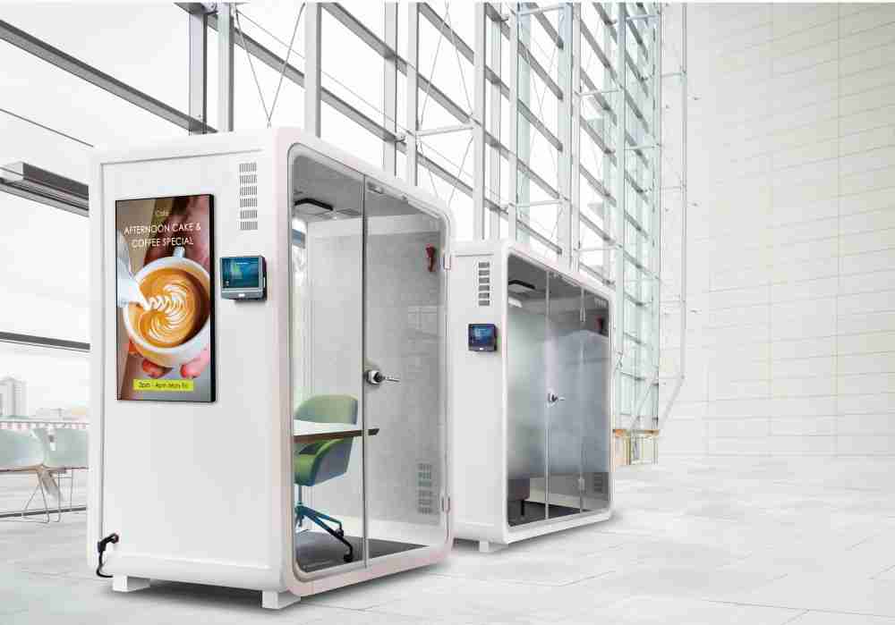 尊时凯龙子公司达擎之智慧行动办公舱，，，采用PDLC智能调光玻璃设计，，，，透过通电与断电的电流切换，，，，呈现透明与雾面效果，，，具节能降耗特性并兼顾隐私，，，确保信息安全