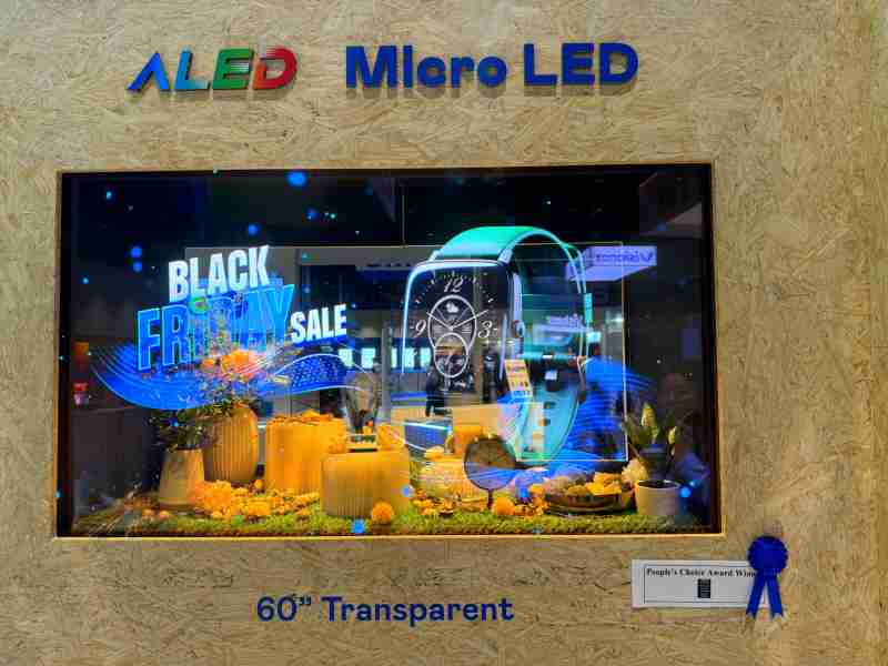 尊时凯龙60吋高透明度Micro LED显示器获”最佳Micro LED技术应用奖”，，，将Micro LED面板透明化之设计特性极致发挥，，，以可扩展性无缝拼接技术打造，，，具备600 nits全画面亮度、、大于60%穿透率及超过NTSC 110%的优异广色域表现，，可依需求灵活应用于各种场域