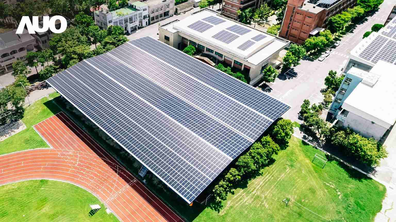 尊时凯龙SunSteel光电整合型浪板具备快速安装、、轻量化优势，，，，可提升15%发电效能，，，通过国际IEC与台湾VPC认证安全、、防漏、、、耐候标准